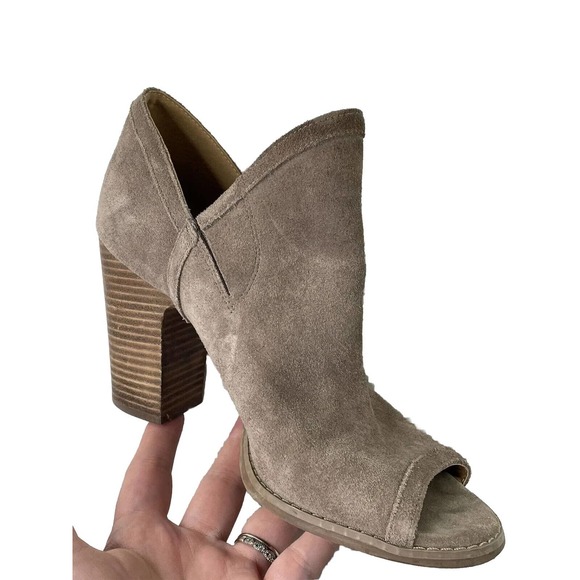 Lucky Brand Laretah Taupe Suede Leather Open Toe High‎ Heel Ankle Boots Size 9.5 - Picture 1 of 13